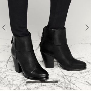 rag & bone Classic Newbury - Leather
SIZE: US 10, EU 40
Ankle Boot
